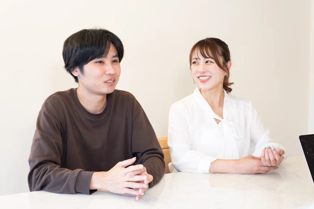 対話するデュスクのメンバー